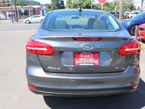Used 2015 Ford Focus SE FWD image 5