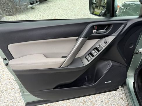 Used 2016 Subaru Forester 2.5i Limited AWD/4WD image 12