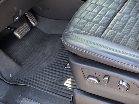 Used 2023 Cadillac Escalade V w/ LPO, ONYX Package image 17