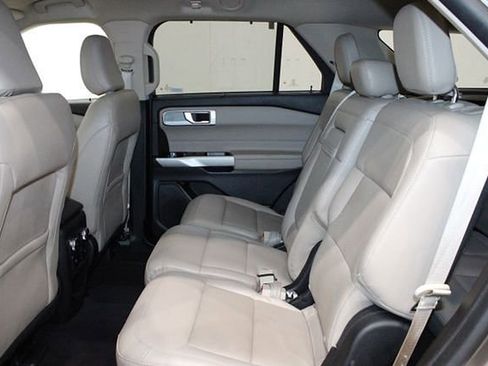 Used 2021 Ford Explorer Limited image 13