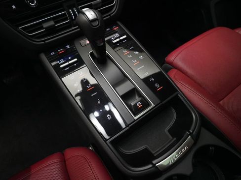 Certified 2024 Porsche Macan S image 27