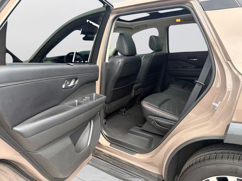 Certified 2023 Nissan Pathfinder Platinum w/ Cargo Package AWD/4WD image 19