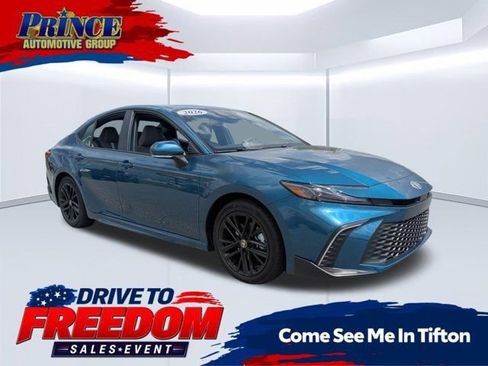 Used 2026 Toyota Camry SE FWD image 1