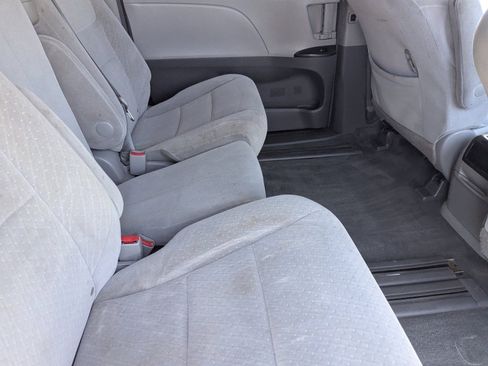 Used 2017 Toyota Sienna LE FWD image 13