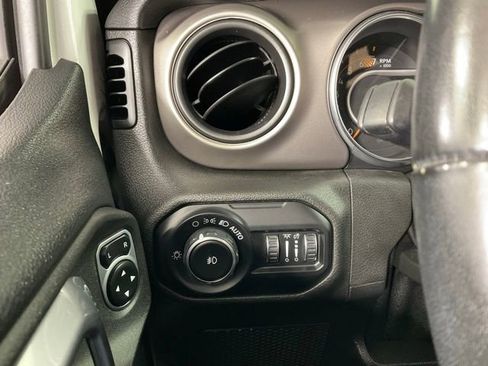 Used 2020 Jeep Wrangler Sport image 17
