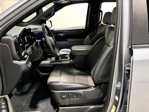 Used 2023 Chevrolet Silverado 1500 ZR2 w/ Technology Package image 18