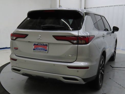 New 2025 Mitsubishi Outlander SE image 3