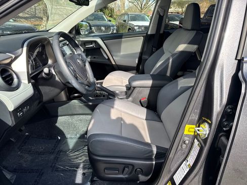 Used 2015 Toyota RAV4 Limited image 9