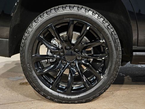 Used 2025 GMC Yukon Denali w/ Sun & Power Step Package image 17