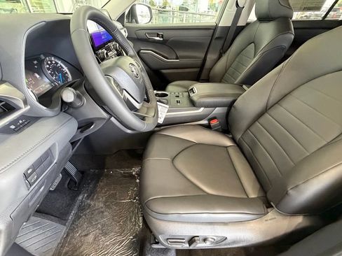 New 2026 Toyota Highlander XLE AWD/4WD image 17