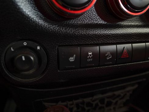 Used 2015 Jeep Wrangler Unlimited Rubicon image 16