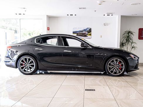 Used 2023 Maserati Ghibli Modena Q4 AWD/4WD image 9