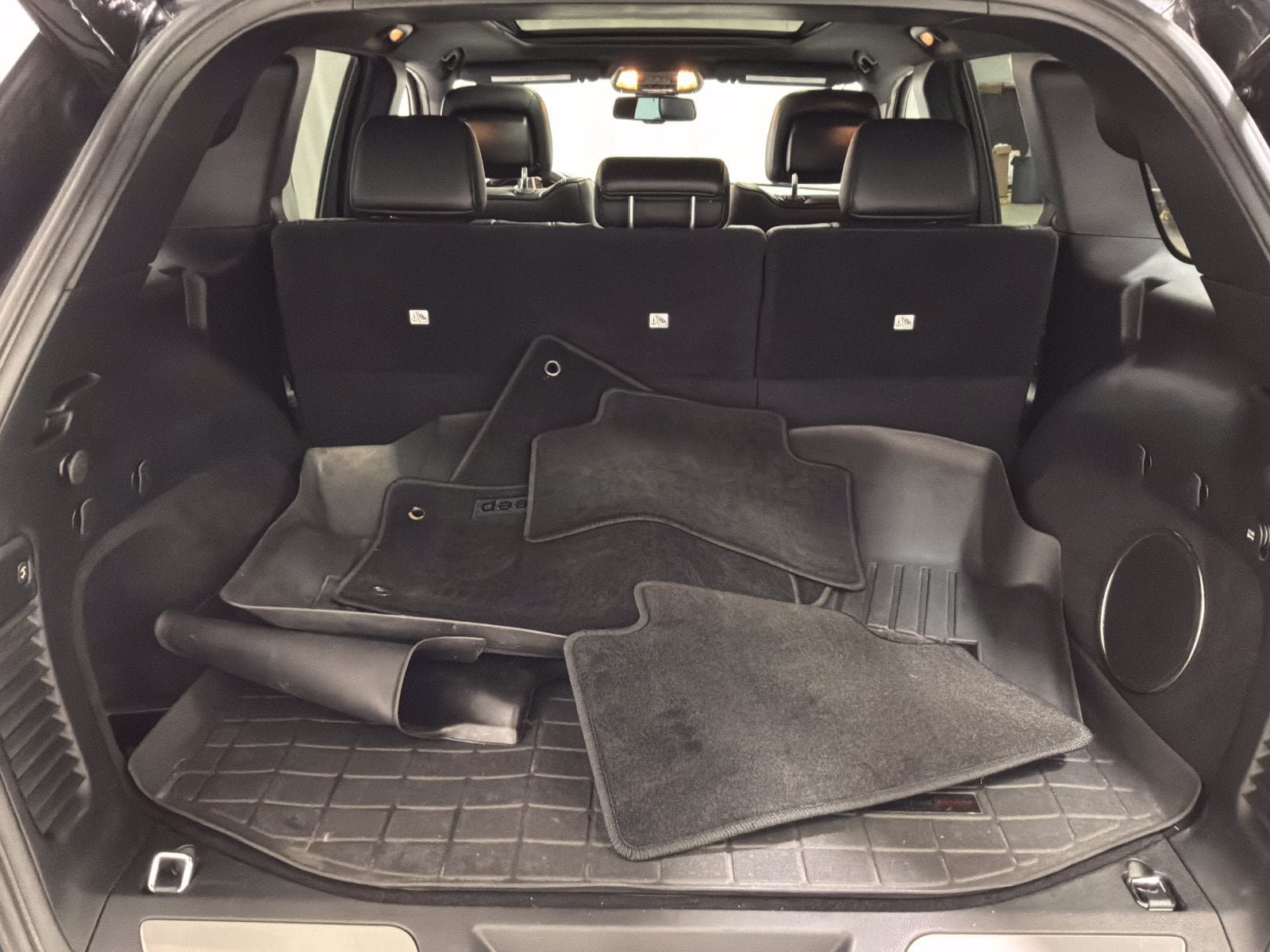 Used 2015 Jeep Grand Cherokee Overland AWD/4WD image 24