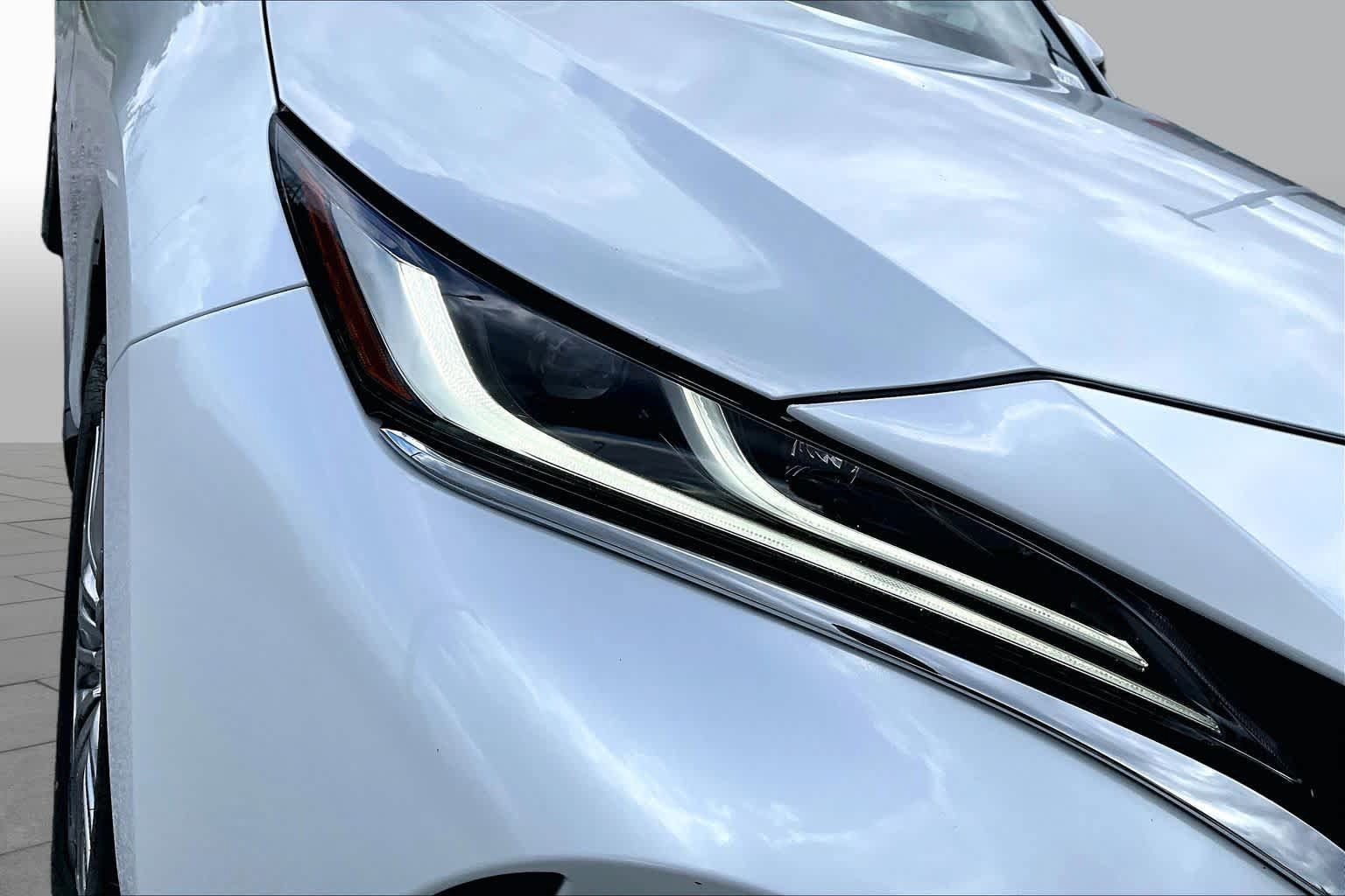 Used 2023 Toyota Venza XLE AWD/4WD image 27