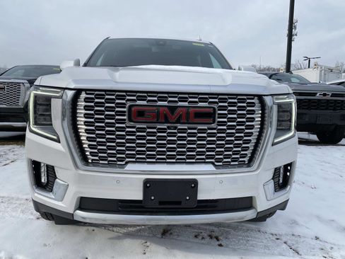 Used 2021 GMC Yukon XL Denali w/ LPO, Illumination Package image 9
