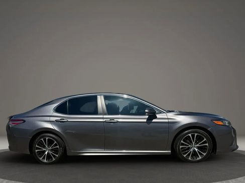 Used 2018 Toyota Camry SE w/ Convenience Package image 5
