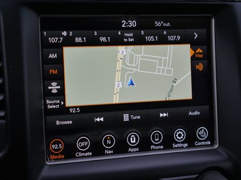 Used 2018 Jeep Grand Cherokee Limited image 11