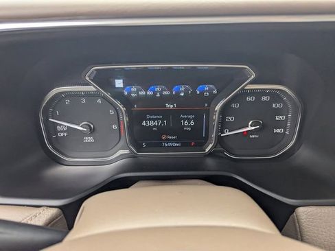 Used 2021 GMC Yukon Denali w/ Denali Premium Package image 32