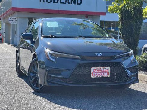 Certified 2025 Toyota Corolla SE w/ SE Premium Package AWD/4WD image 1