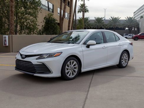 Used 2024 Toyota Camry LE w/ Convenience Package FWD image 8