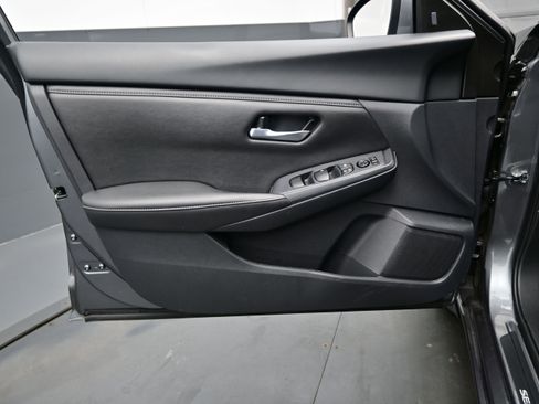 Used 2025 Nissan Sentra SV w/ All-Weather Package FWD image 9