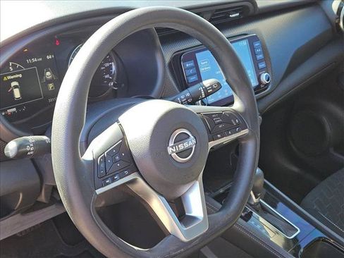 Used 2022 Nissan Kicks SV image 10