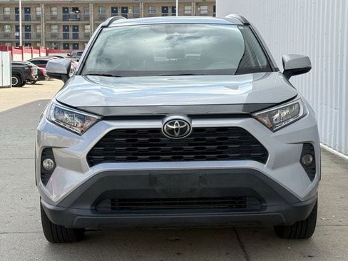 Used 2020 Toyota RAV4 XLE Premium image 8