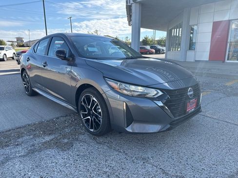 New 2025 Nissan Sentra SR image 2