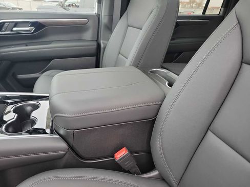 New 2026 Chevrolet Suburban Z71 w/ Z71 Off-Road Package image 12