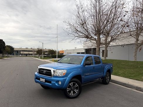 Used 2005 Toyota Tacoma PreRunner image 1