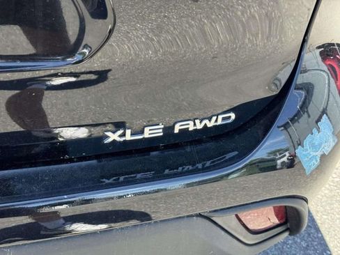 Used 2021 Toyota Highlander XLE AWD/4WD image 13