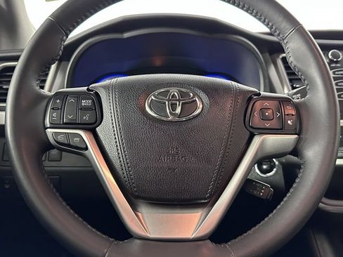 Used 2016 Toyota Highlander XLE image 18