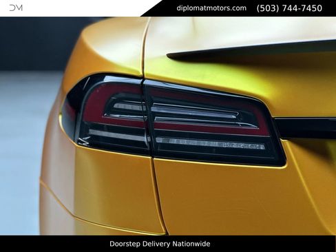 Used 2022 Tesla Model S Plaid image 14