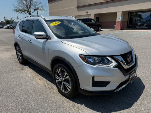 Used 2019 Nissan Rogue SV w/ Premium Package AWD/4WD image 6