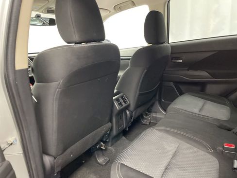 Used 2020 Mitsubishi Outlander ES image 22