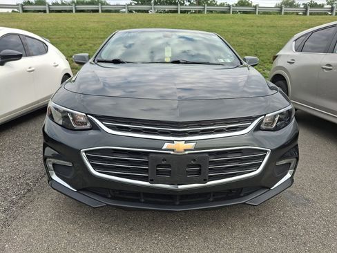 Used 2017 Chevrolet Malibu LT FWD image 2