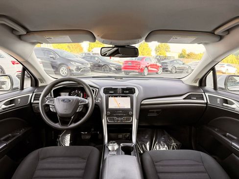Used 2019 Ford Fusion SE FWD image 21