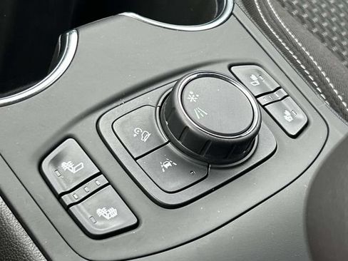 Used 2024 GMC Terrain SLE w/ Driver Convenience Package FWD image 37