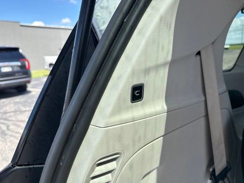 Used 2020 Chrysler Pacifica Touring-L FWD image 10