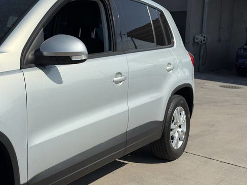 Used 2012 Volkswagen Tiguan S image 10
