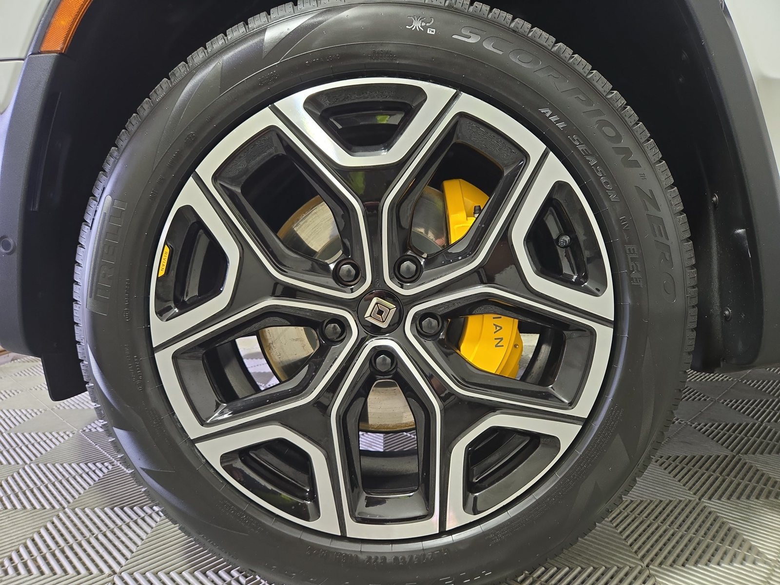 Used 2024 Rivian R1S Adventure Quad AWD/4WD image 9