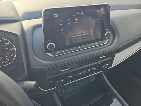 Used 2024 Nissan Rogue SV w/ SV Premium Package image 37