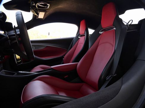 Used 2024 McLaren Artura image 21