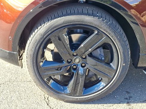 New 2026 Land Rover Discovery Limited Edition image 6