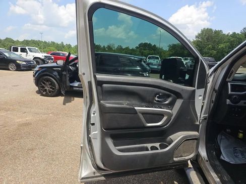 Used 2018 Nissan Titan PRO-4X w/ Pro-4x Utility Package AWD/4WD image 7