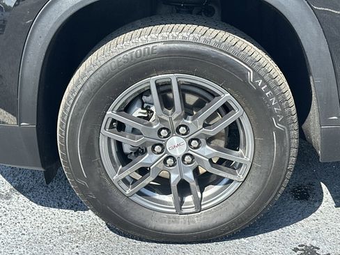 Used 2025 GMC Acadia Elevation image 13