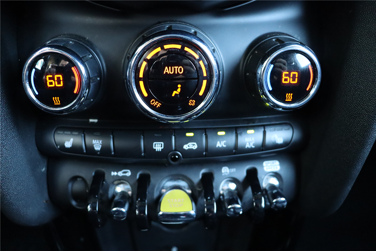 Used 2024 MINI Cooper SE FWD image 28