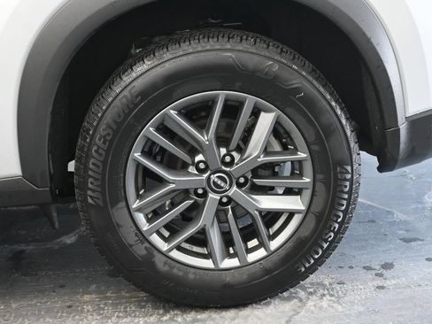 Used 2024 Nissan Rogue S FWD image 13