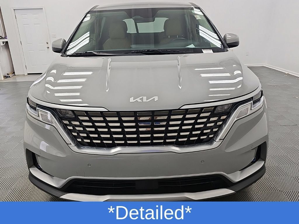 Used 2022 Kia Carnival EX FWD image 2
