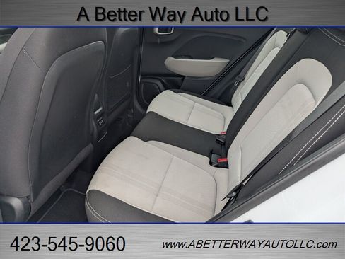 Used 2025 Hyundai Venue Limited FWD image 15